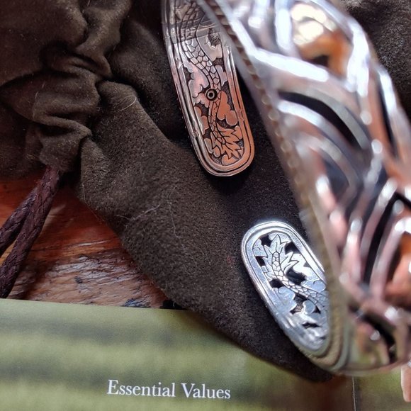 18k GOLD John Hardy Bracelet retails for $1295 - Picture 3 of 9